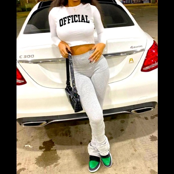 ‘OFFICIAL’ Graphic Print Long Sleeve Crop Top & Folding Leggings 2 Pc Outfit - Picture 2 of 3